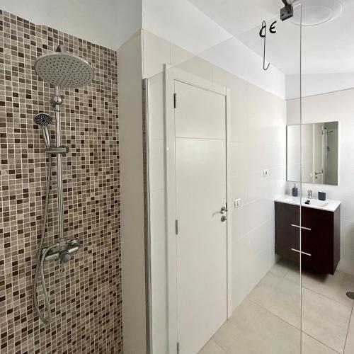 Pool view 2 bed duplex in Castle Harbour C207