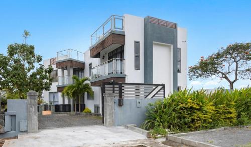 Grand Lémuria by First Grand Stays - Luxury 3BR Villa with Private Pool