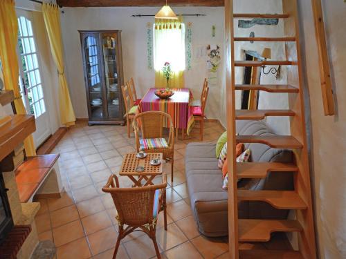 Posezení v ubytování Villa in Pyrenees with Stunning Mountain Views