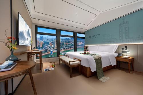 a bedroom with a large bed and a large window at Chongqing Xingcheng Chengyijing Hotel Management Co., Ltd in Chongqing