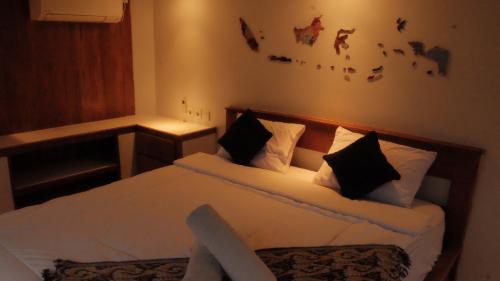 Gallery image of Phinisi Panrita Luxury Komodo in Labuan Bajo