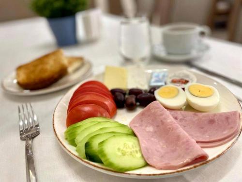 Еда / где поесть недалеко от отеля