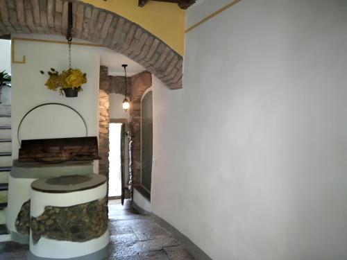 a hallway with a stone counter in a house at La Cantina Del Sole in Riccò del Golfo di Spezia