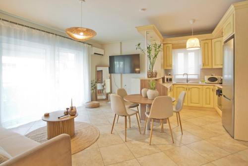 Modern Beach Retreat 2BR in Coastal Palaio Faliro
