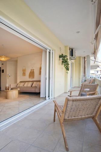 Modern Beach Retreat 2BR in Coastal Palaio Faliro