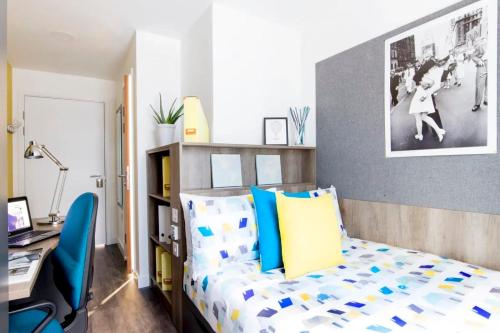 a small bedroom with a bed and a desk at Yugo Catherine House Portsmouth in Portsmouth
