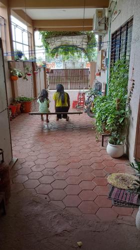 My Special House Homestay Nipania, Indoreにある庭