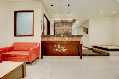 Ruang duduk di Collection O Ovel Hotel Grand