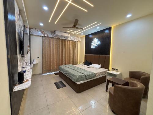 TV a/nebo společenská místnost v ubytování The Ganj Studio