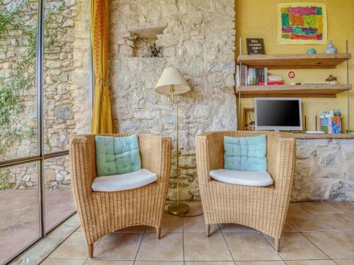 two wicker chairs with blue pillows in a room at Cozy Nature Stay in Diois in Ponet-et-Saint-Auban