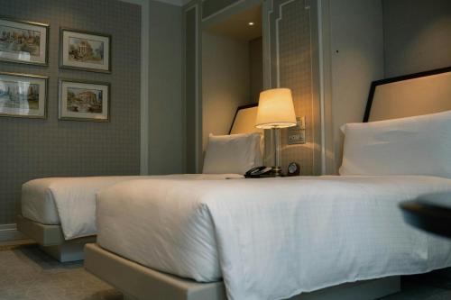 Un ou plusieurs lits dans un hébergement de l'établissement Airport Hotel King'S