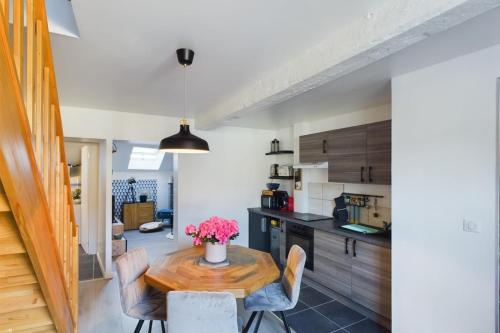 Η κουζίνα ή μικρή κουζίνα στο Le Duplex - Cour extérieur