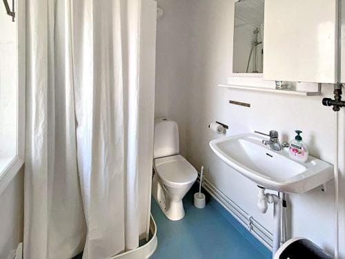 a white bathroom with a toilet and a sink at Seaside Charm on Okno Island-By Traum in Stora Oknö