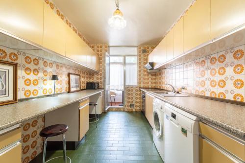 Atocha Apartments, Central Location Terrace, Kitchen, Fast WiFi, metro nearby