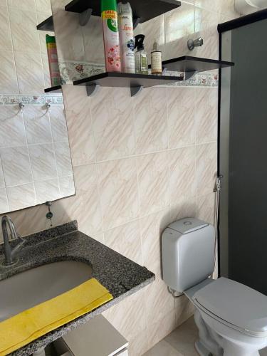 a small bathroom with a toilet and a sink at Casa verde in Alcobaça