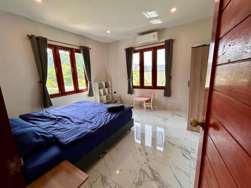 Ένα ή περισσότερα κρεβάτια σε δωμάτιο στο Spacious 2BR Mint house