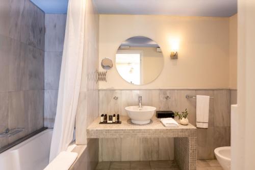 Bagno di Pleiades Luxurious Villas