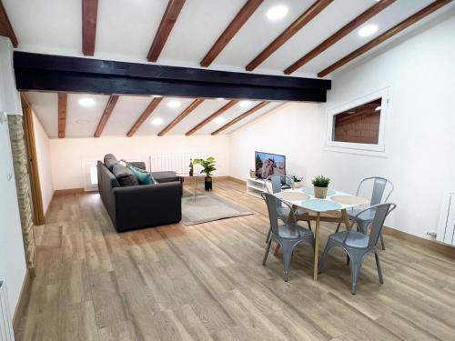 EL RINCÓN DEL MARQUÉS ÁTICO con aire acondicionado junto a Laurel