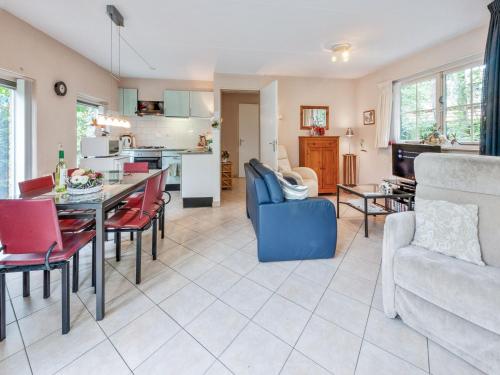 Η κουζίνα ή μικρή κουζίνα στο Holiday Home in Beerze near Forest
