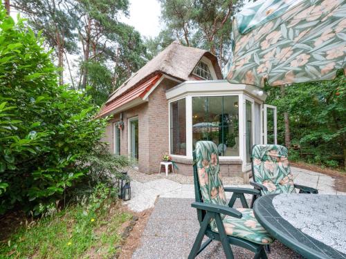 Κήπος έξω από το Holiday Home in Beerze near Forest