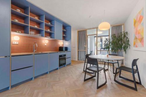Η κουζίνα ή μικρή κουζίνα στο Elegant City Escape - Modern & Central