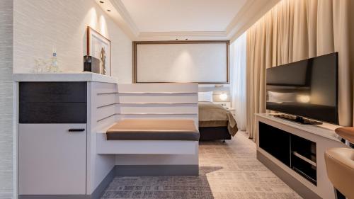 TV a/nebo společenská místnost v ubytování InterContinental Berlin by IHG