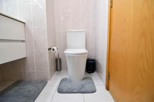 Bilik mandi di CC Rooms Porto