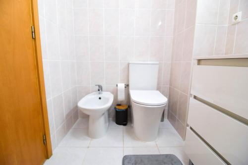 Bilik mandi di CC Rooms Porto