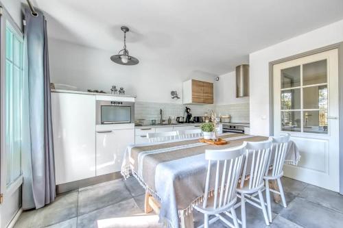 Dapur atau dapur kecil di Un Nid dans la Pinède