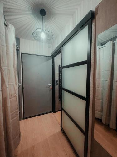a hallway with a door and a ceiling at Studio du voyageur, Gare, Centre, Europole, CEA in Grenoble