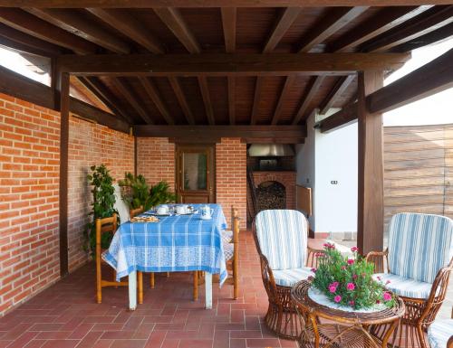 a patio with a table and chairs on a brick patio at Villa Celeste in Lucca