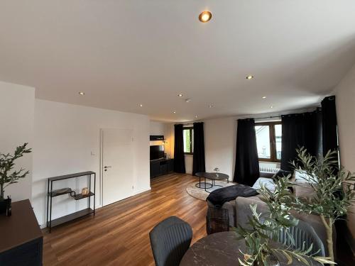 Χώρος καθιστικού στο Neu eingerichtete Wohnung Apartment 75qm Boarding House Aachen Wuerselen