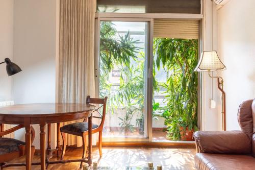 Apartamentos Goya - Apartamento con 2 Dormitorios en Madrid centro, terraza, cocina y fast WiFi