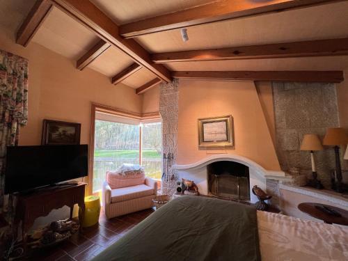 a living room with a bed and a fireplace at Quinta das Murgas in Bucelas