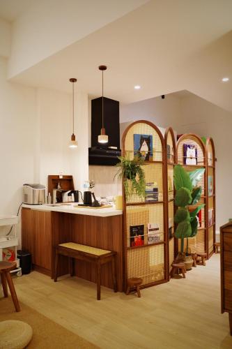 a kitchen with a counter and a kitchen island at 春喃日光 Whispring Inn in Hengchun