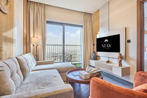 STAY BY LATINEM Luxury 1BR Holiday Home CB 1008 Near Burj Khalifa