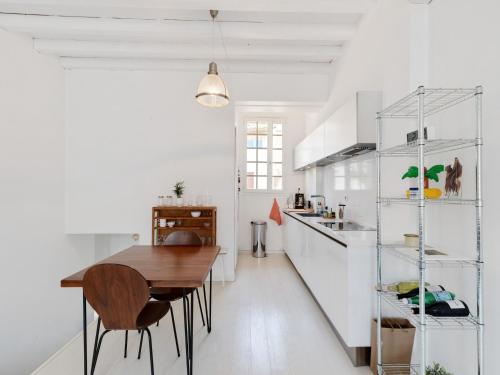 O bucătărie sau chicinetă la Apartment in Avignon near Palais de Papes