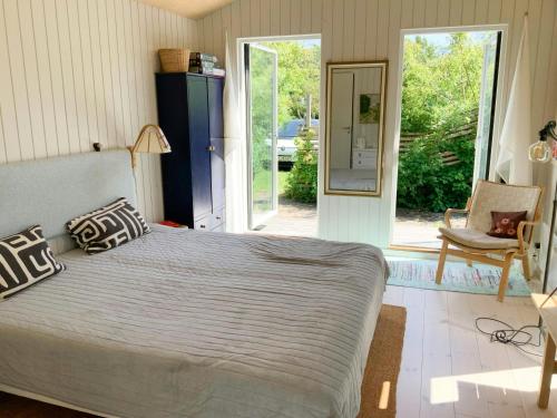 Ένα ή περισσότερα κρεβάτια σε δωμάτιο στο Renovated Holiday Home With Sea View On Agersø
