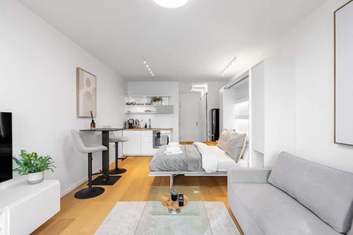 Terrazzo Lux Apartment with Balcony