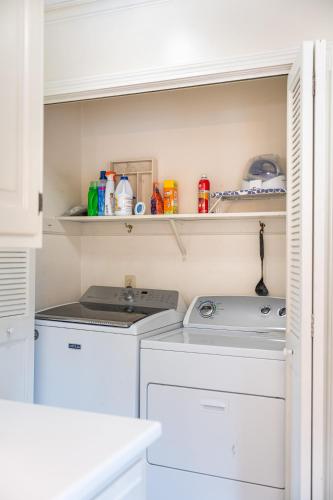 a laundry room with a washer and dryer at Country Cottage in Apple Creek