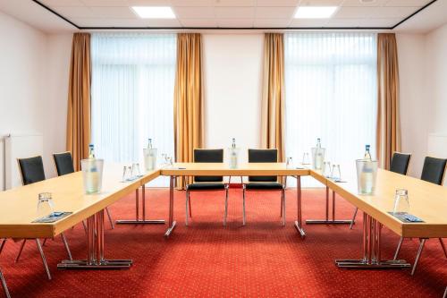 a conference room with a long table and chairs at Best Western Plus Hotel Papenburg in Papenburg