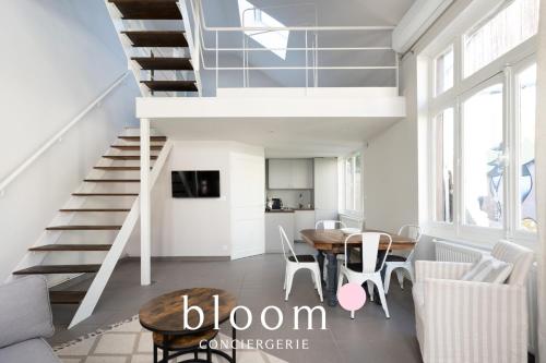a living room with a staircase and a table at Loft indépendant avec parking privé in Nancy