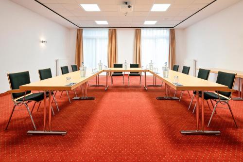 a conference room with a long table and chairs at Best Western Plus Hotel Papenburg in Papenburg