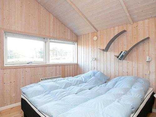 a large bed in a room with a window at Tranquil Retreat in Klitmoller - By Traum Ferienwohnungen in Klitmøller