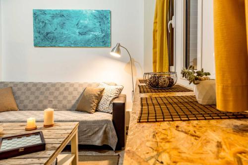 Downtown Central Suite with Private Parking