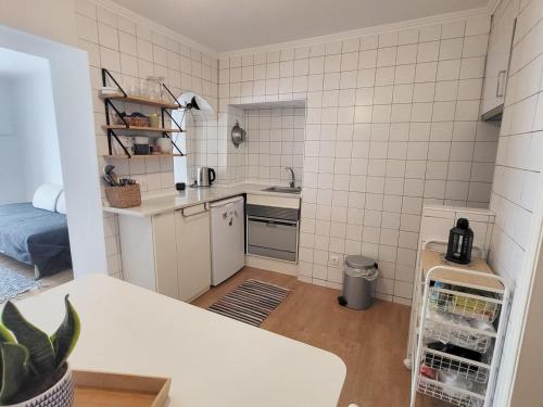 Cozy 2BR w/ Patio & Private Entry – Santos | By Airnest