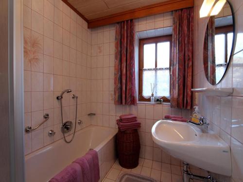 Un baño de Apartment Sulzau near Wildkogel Ski Slopes