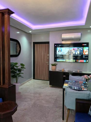Televisyen dan/atau pusat hiburan di Beachside Apartment