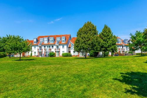 a row of houses in a park with trees at Sünnslag Wohnung 049 in Boltenhagen