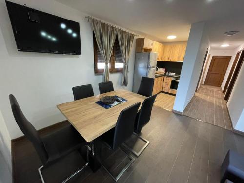 a kitchen and dining room with a table and chairs at Planinska Kraljica in Gornje Pale